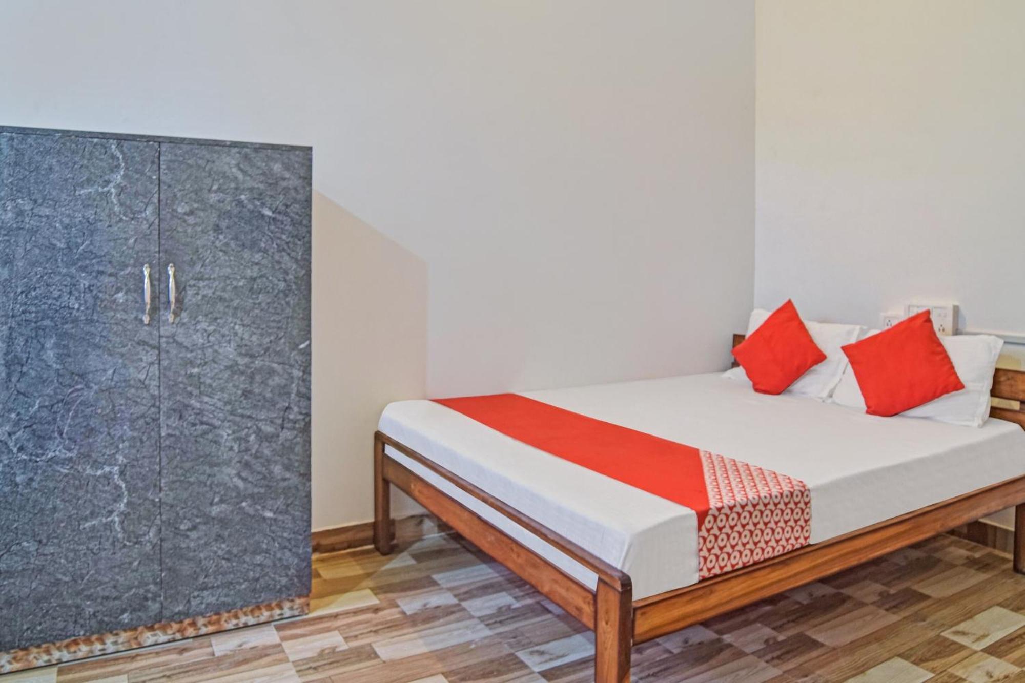 Spot On Jp Guest House Kaharpara 外观 照片