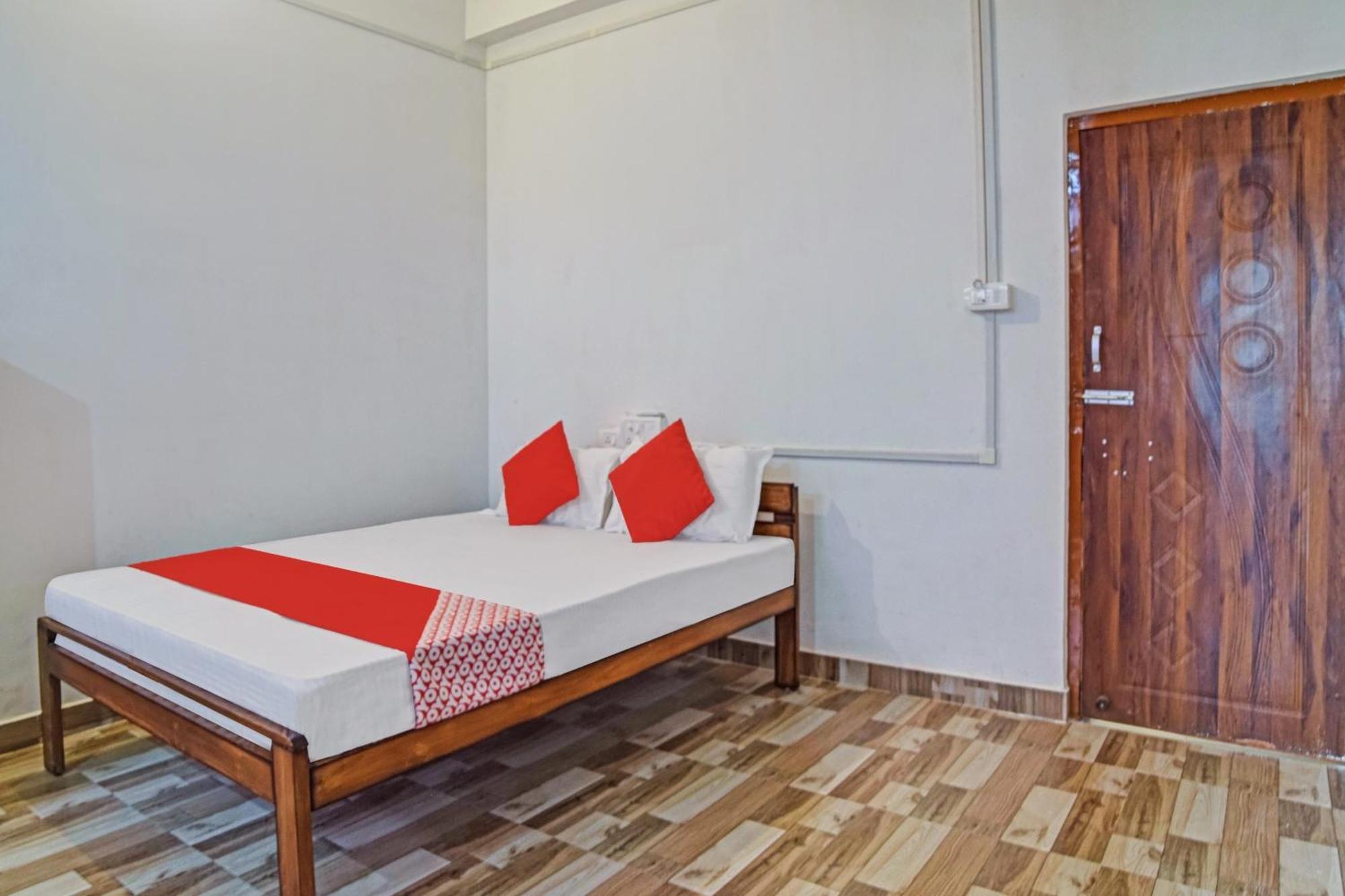 Spot On Jp Guest House Kaharpara 外观 照片
