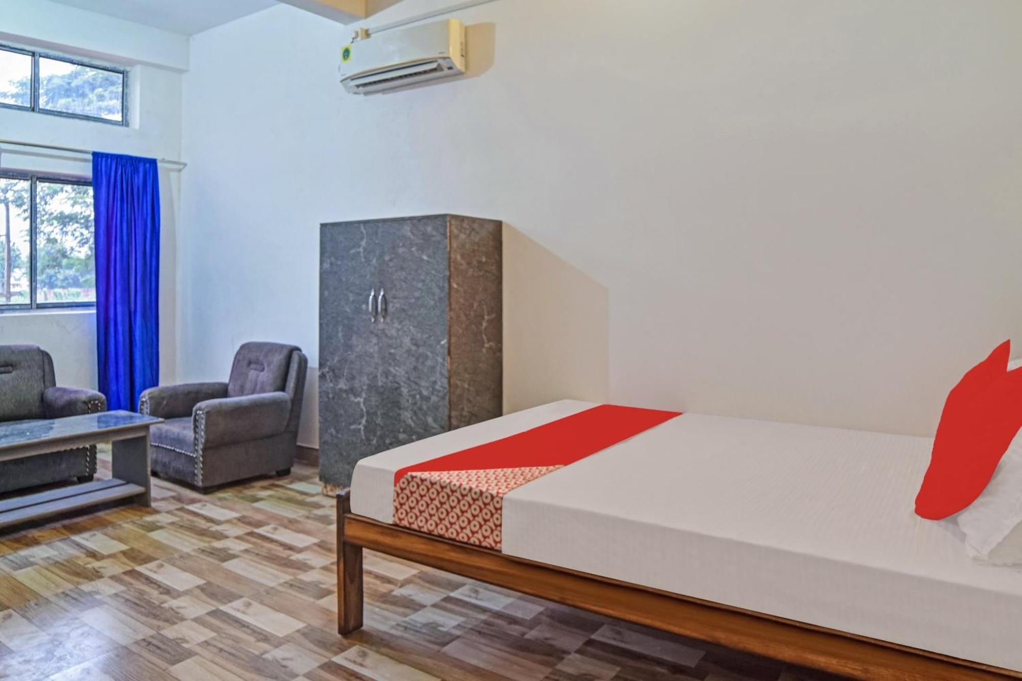 Spot On Jp Guest House Kaharpara 外观 照片
